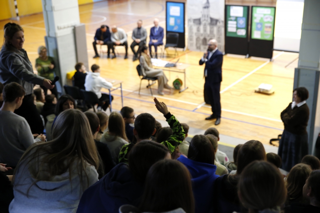 aktualność: Samorząd oczami uczniów – lekcja obywatelska w „ósemce” 